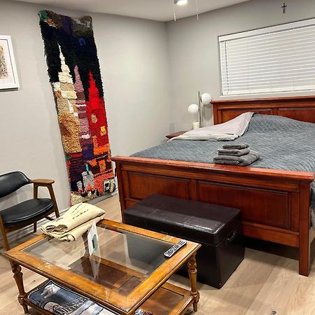 A Luxury Master Bedroom In A Condo Los Angeles Buitenkant foto