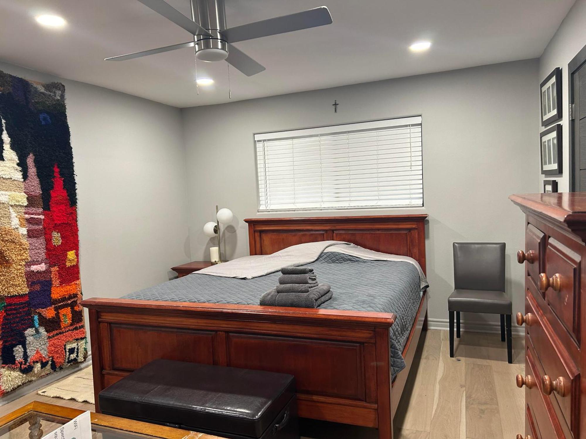 A Luxury Master Bedroom In A Condo Los Angeles Buitenkant foto